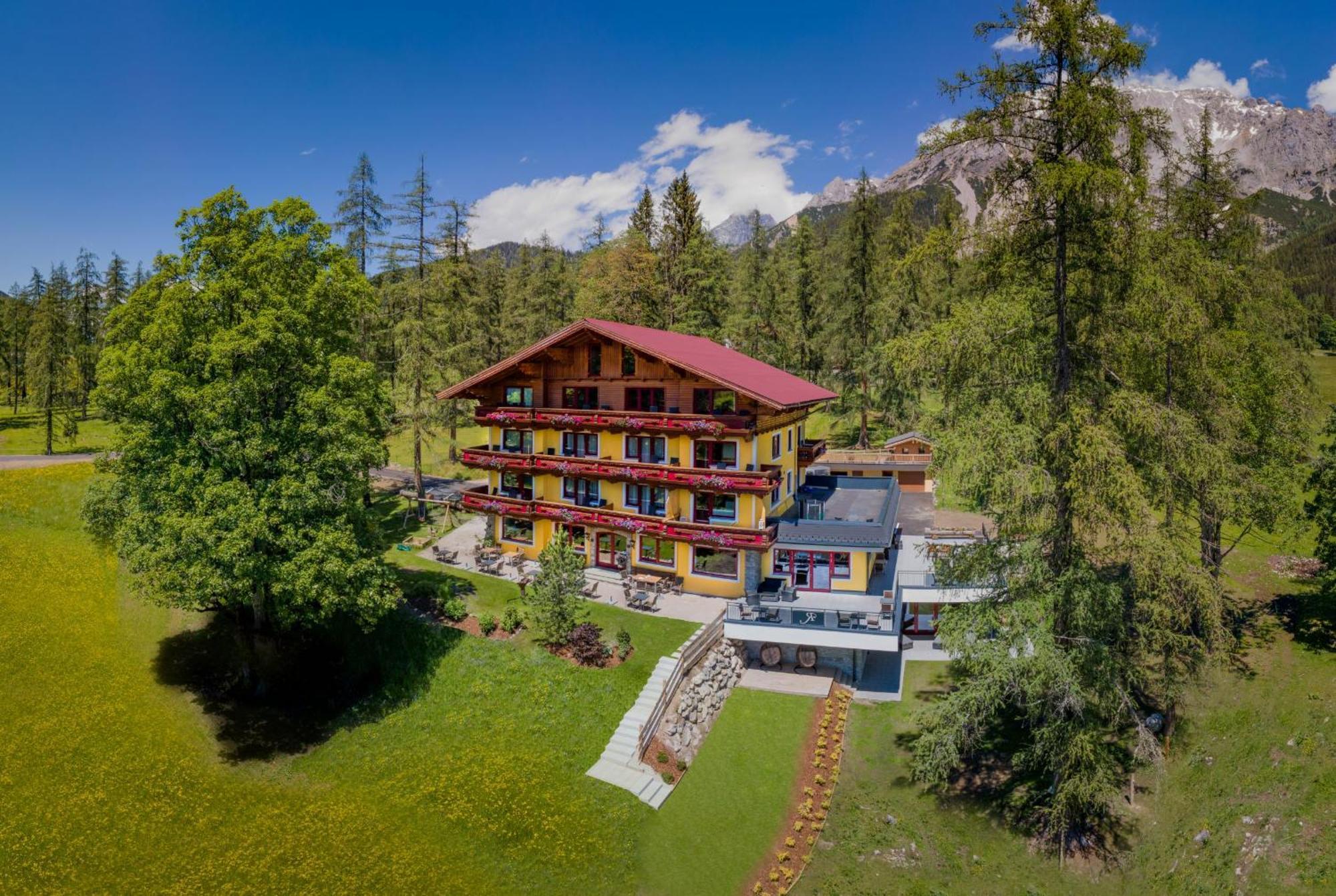 Hotel Roesslhof Ramsau am Dachstein Exterior photo